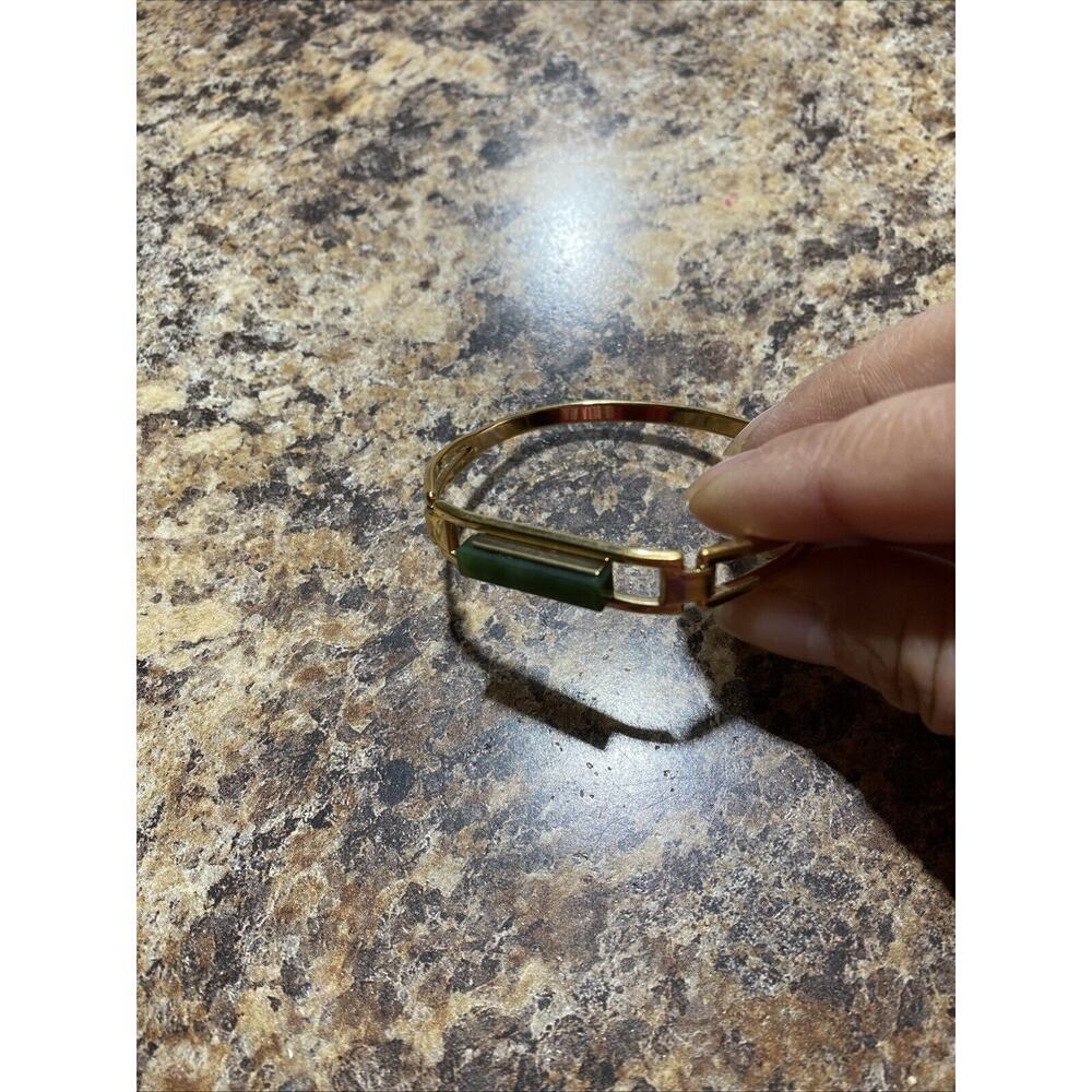 Avon Vintage 1978 Gold-Tone Green Faux Treasured Jade Bar Hinged Bracelet 2.2” - Picture 4 of 12